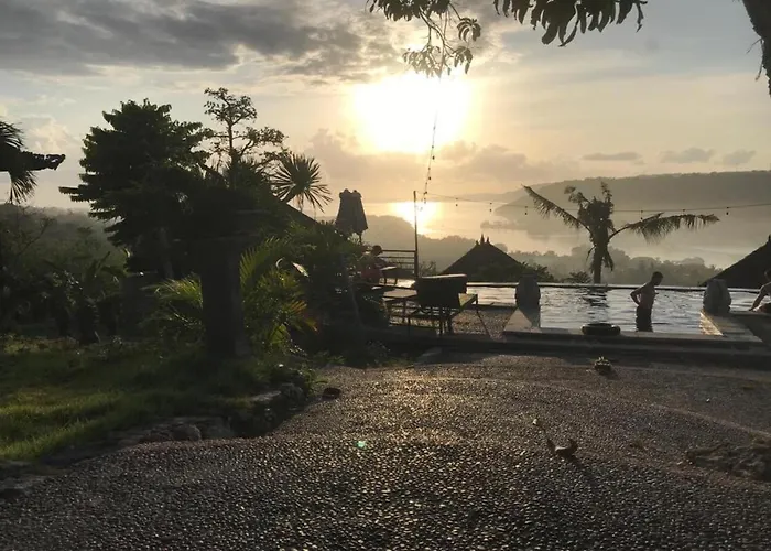 Sunrise Hut's 3*
